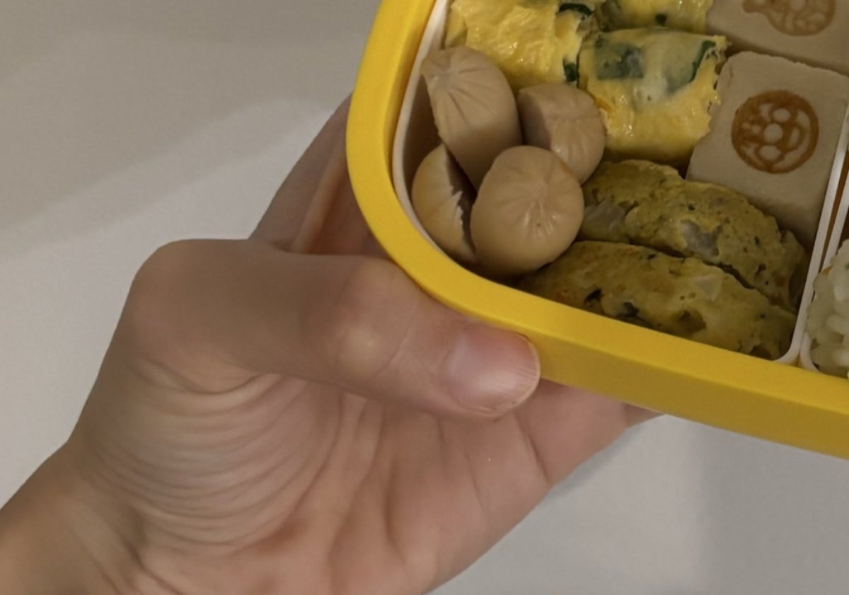 1歳息子にママが持たせた“初めてのお弁当”→帰宅すると……　「泣いちゃう」「浄化された」「これが愛だよ」と2700万表示（1/3） | 育児 ねとらぼ