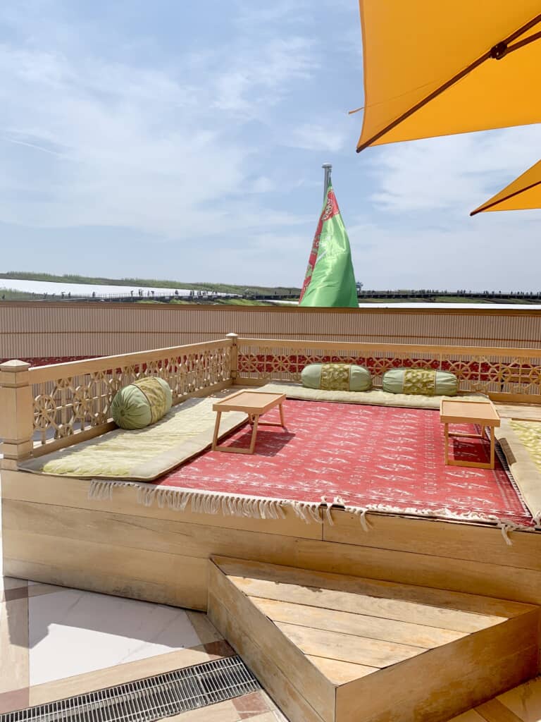 トルクメニスタン館レストランにて（写真は万博会期中のもの／ライター撮影）