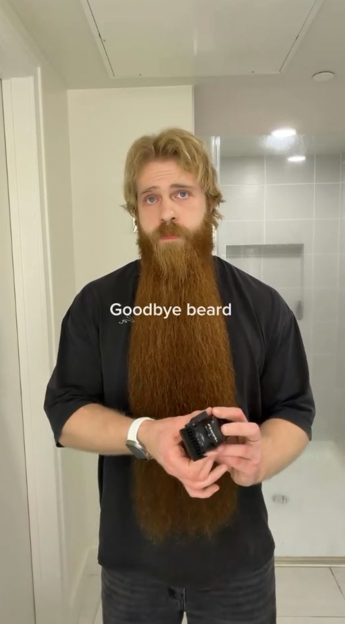 7年間伸ばしたヒゲを全部剃ってみると…… 別人のように爽やかな大変身を