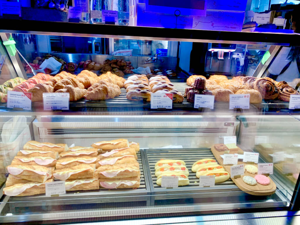 フランス館店内にて（写真は万博会期中のもの／ライター撮影）