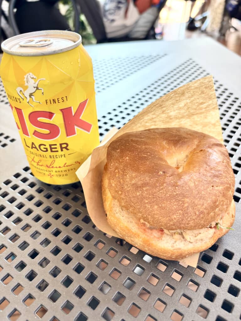 マルタ館レストランにて（写真は万博会期中のもの／ライター撮影）