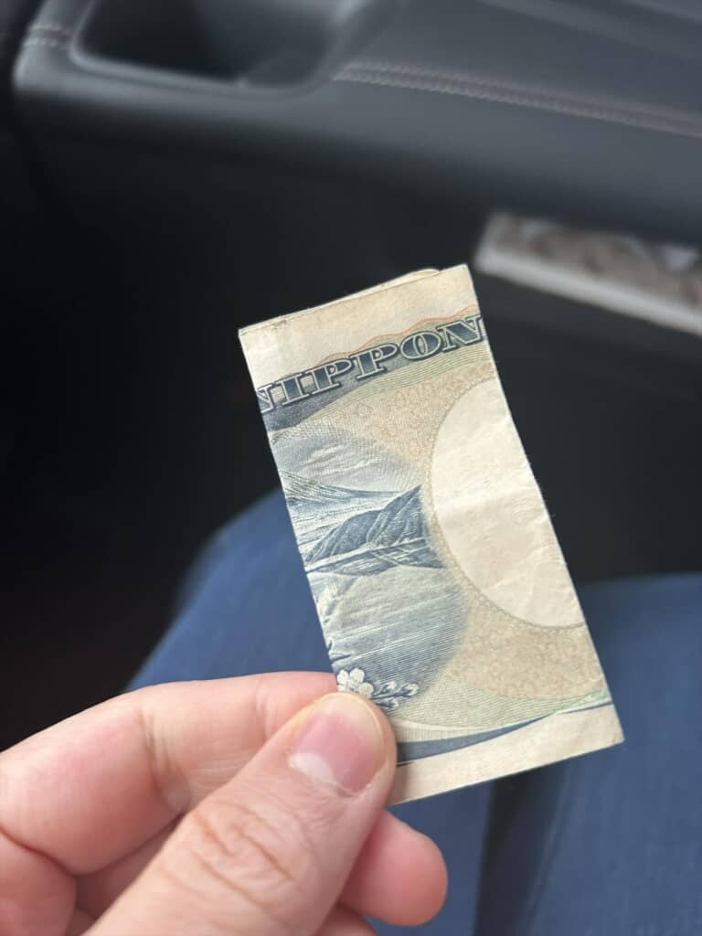 ジャンパーのポケットから出てきた1000円