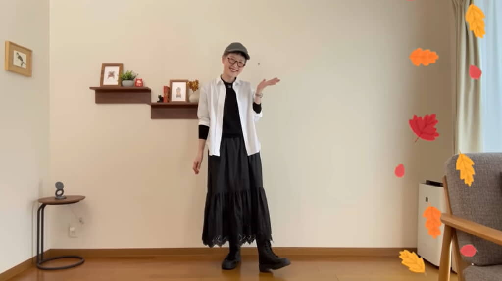 白シャツを羽織ると顔が明るくなる