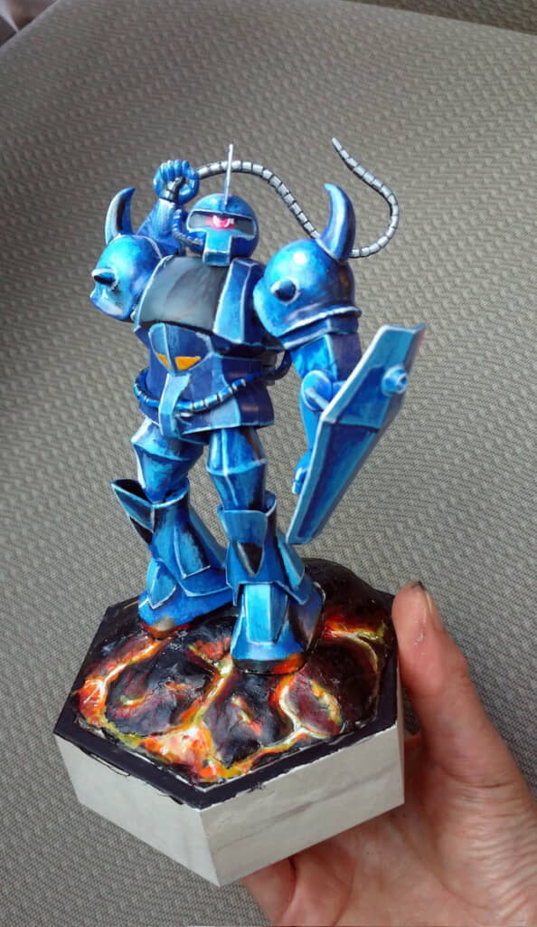 台座に飾ってもまだちょっと絵に見える