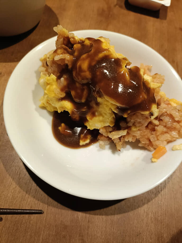 お皿に取り分けて、お好みのソースをかけたら……おいしそう！