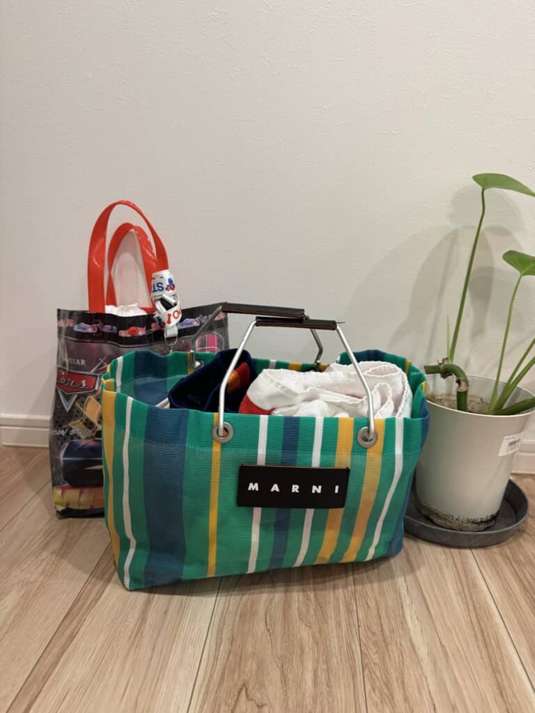パパが用意したのはなんと“MARNI”のバッグ