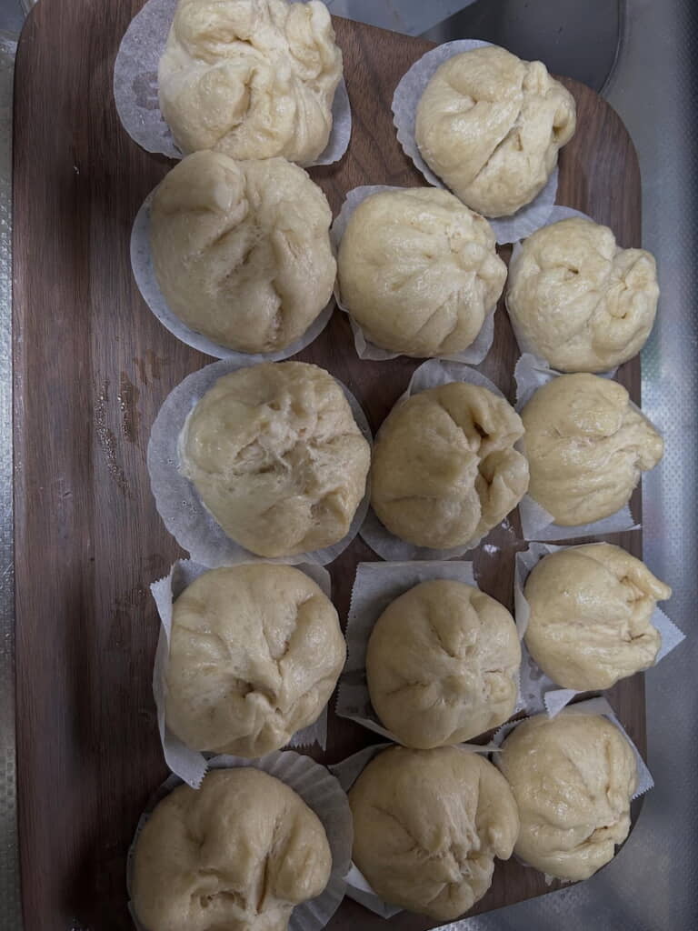 「お昼に肉まん32個作った笑」