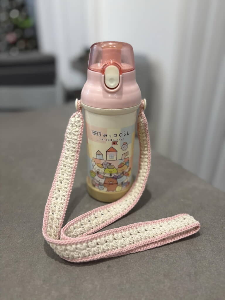 ママが作ったかわいいニットのひも
