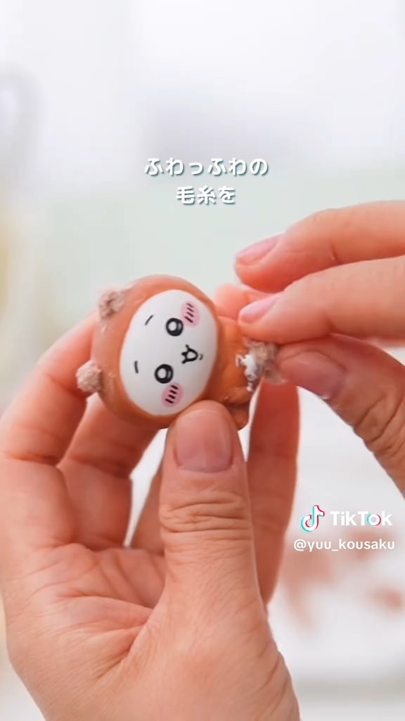 木工用接着剤でフワフワを貼る