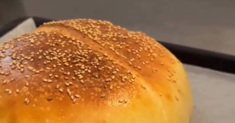 マクドナルドの「サムライマック」→自分で再現してみたら……「でっけえ」「大きすぎる」　“衝撃の一品”に仰天（1/2） | グルメ ねとらぼ