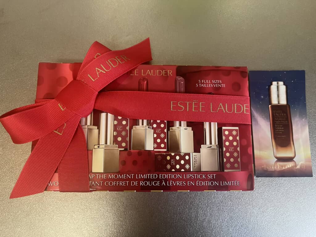 値段にびっくりして買った」 エスティローダーの“限定リップセット”が