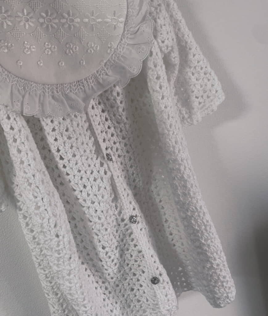 以前に編んだ娘のセレモニードレス