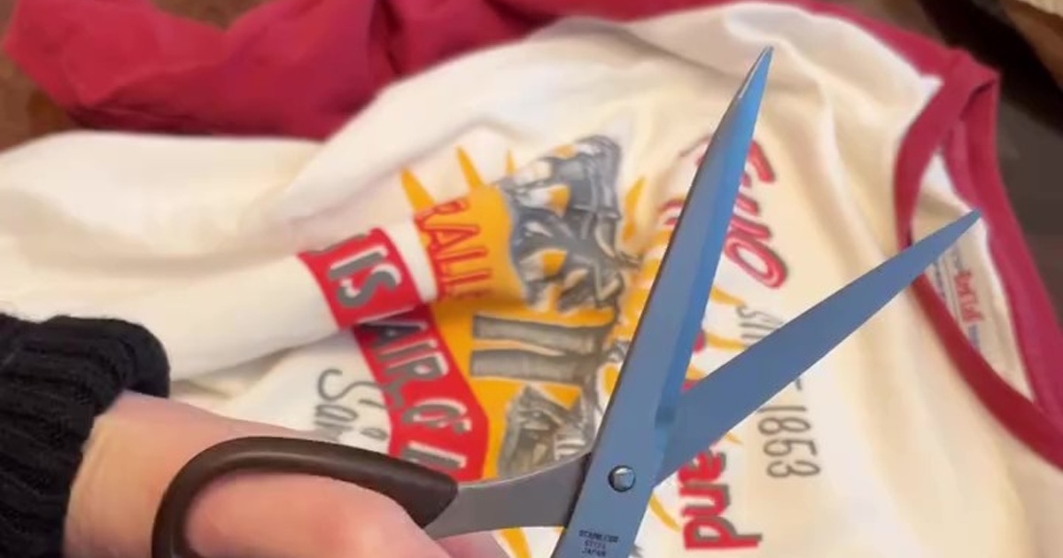 編み物歴1年の男性が着なくなったTシャツを切って編んでいくと……　目からウロコのアイデアに「えーっ」「もう天才としか…」「イケてる」（1/3） | ライフスタイル ねとらぼ