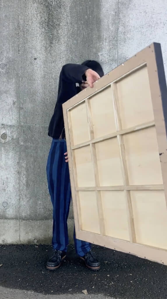 ひっくり返すと……