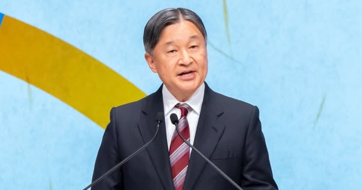 皇后さま、帽子から靴までワインレッド　天皇陛下のネクタイとの“おそろいコーデ”に7万いいね（1/2） | ニュース ねとらぼ