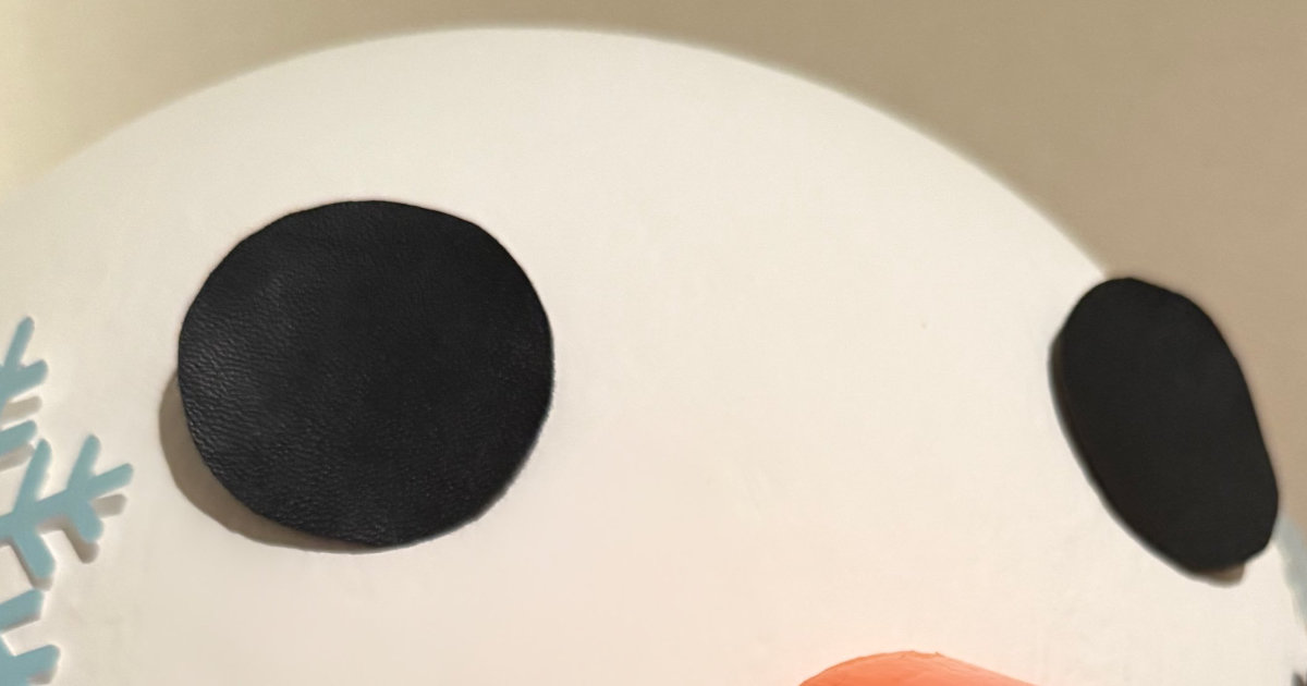 ハイクオリティーな雪だるまが作れたと思ったら……「声出た」　作成中のアクシデントでまさかの姿になり「やばwwww」「腹痛いwww」（1/2） | ハンドメイド ねとらぼ