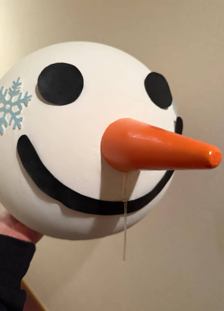 接着剤が垂れて鼻水みたいなビジュアルに……！