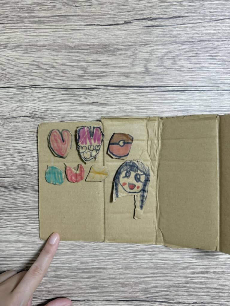 中にはかわいい手作りシールが！