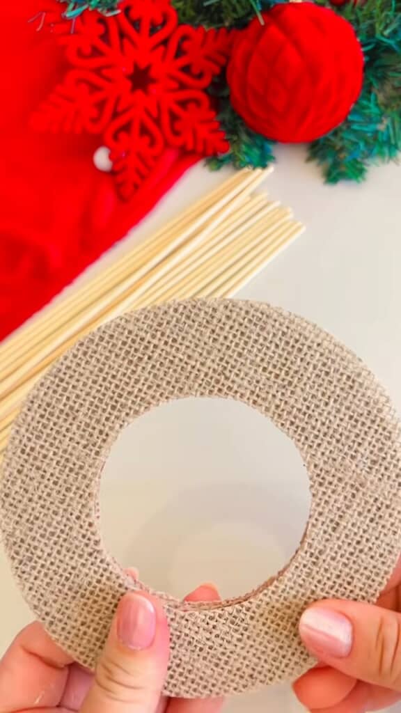 段ボールは両面を布でサンドして接着