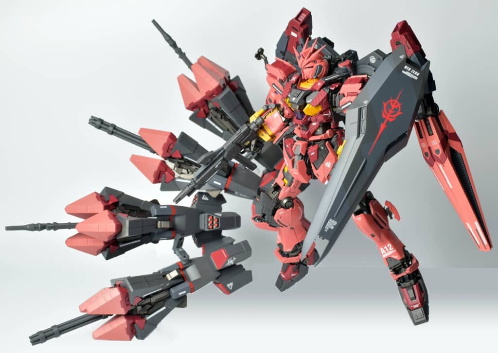 改造と塗装で赤いガンダム風に仕上げたナラティブガンダムのプラモデル