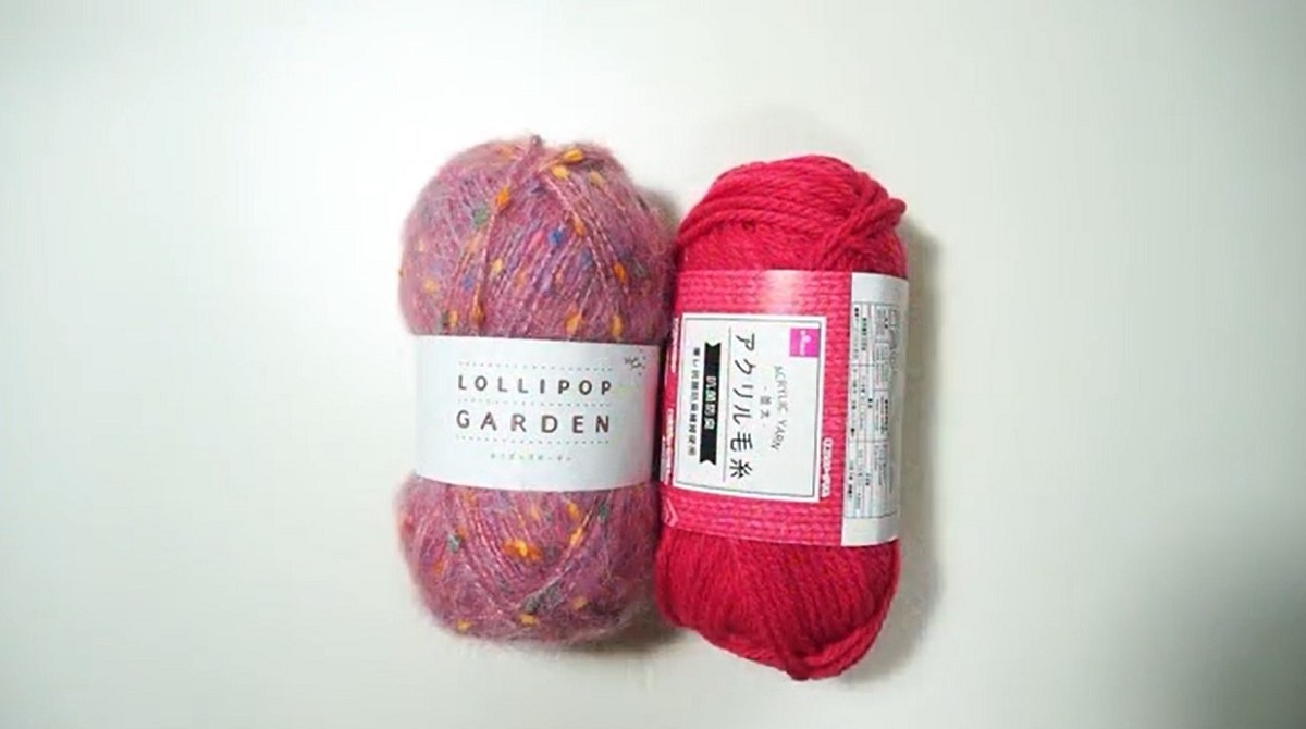 「想像以上の可愛さ」2色の毛糸をひたすらかぎ針編みすると……　モッコモコなおしゃれアイテムが話題（1/3） | 編み物 ねとらぼ