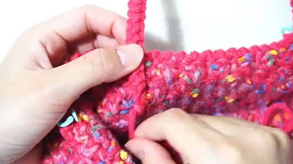 エビコードの内側を縫い付けます