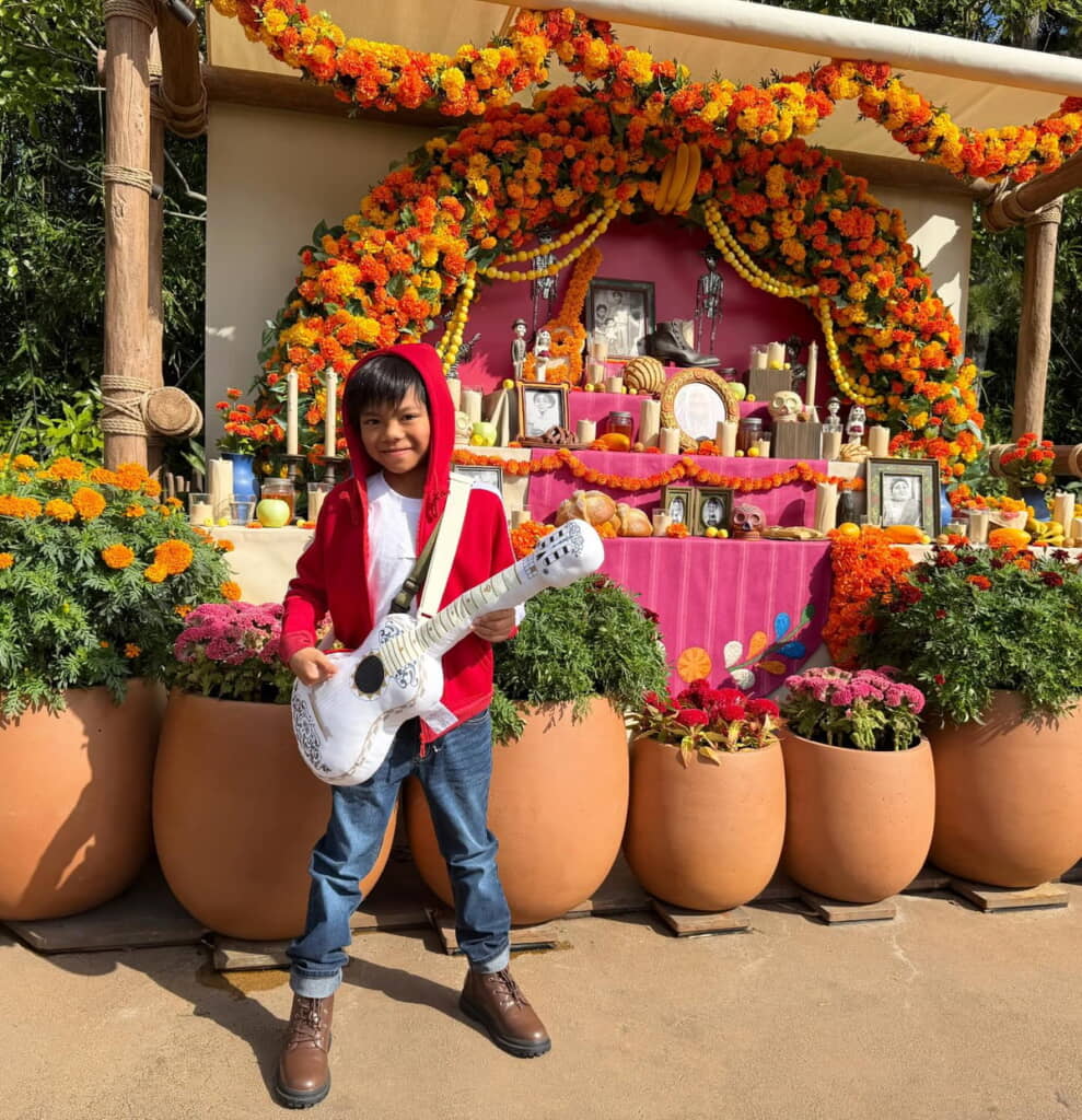 ミゲル姿で祭壇へ