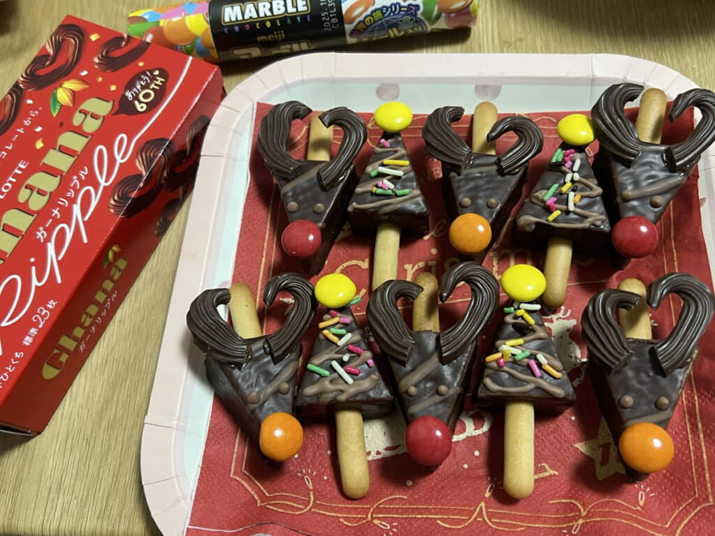 チョコスプレーで飾り付けたクリスマスツリーも含め、よくできてはいるけどちょっと惜しい……？