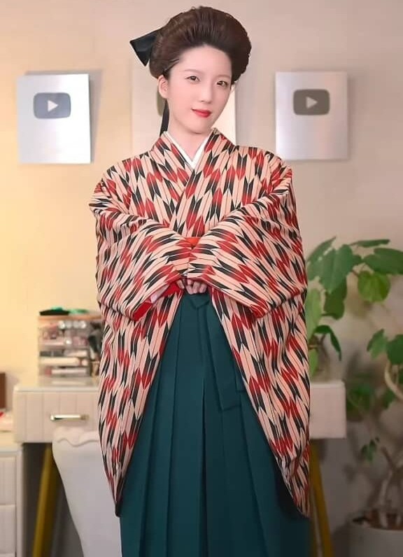 当時流行した「手を隠すポーズ」