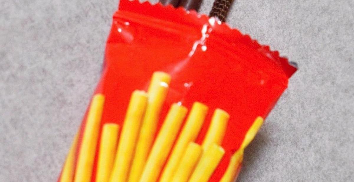 国民的お菓子「ポッキー」を実物大で編んでみると……　驚きの超絶テクと編みぐるみに「エーッ」「凄すぎます」（1/3） | 編み物 ねとらぼ