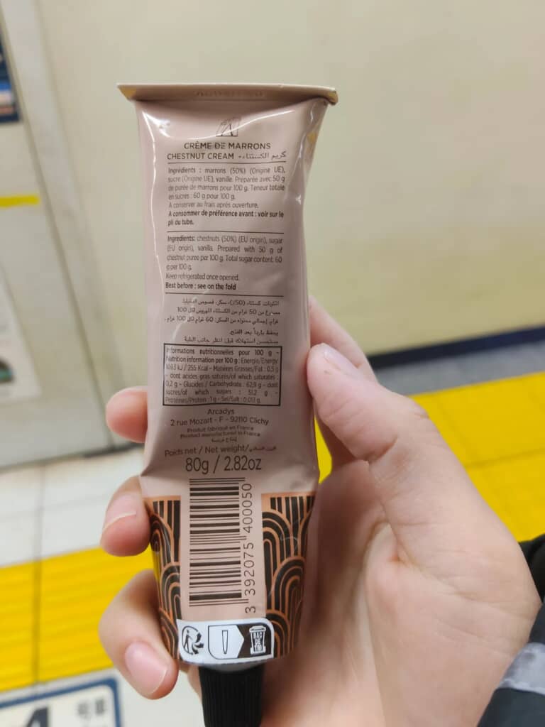 「CREME DE MARRONS」と書かれたチューブ裏面の表示