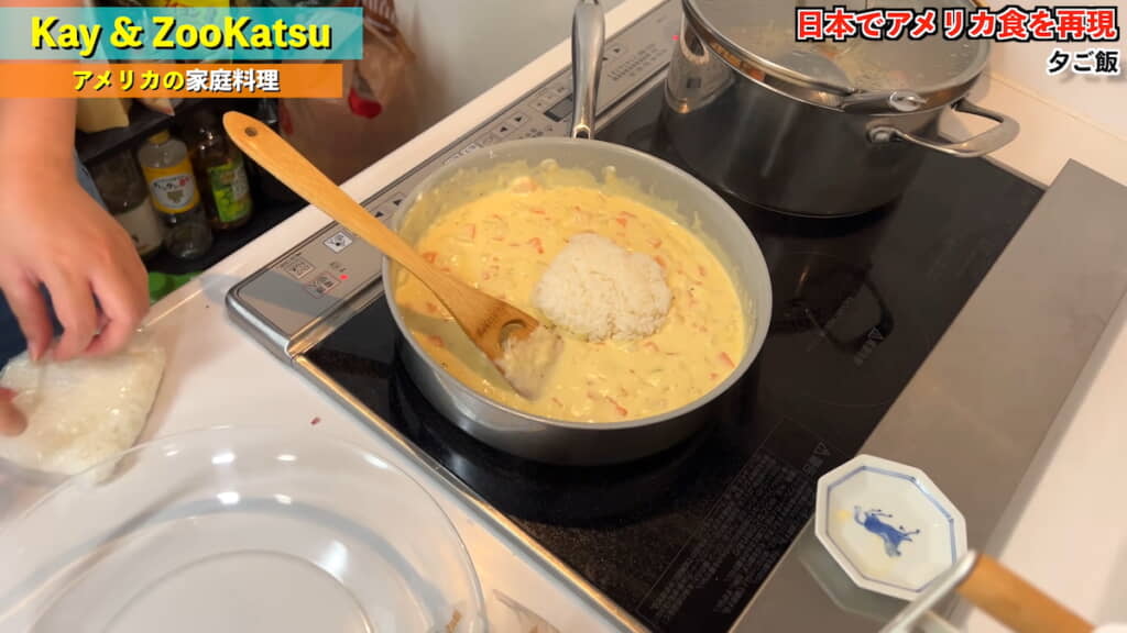 ソースの中にごはんも投入