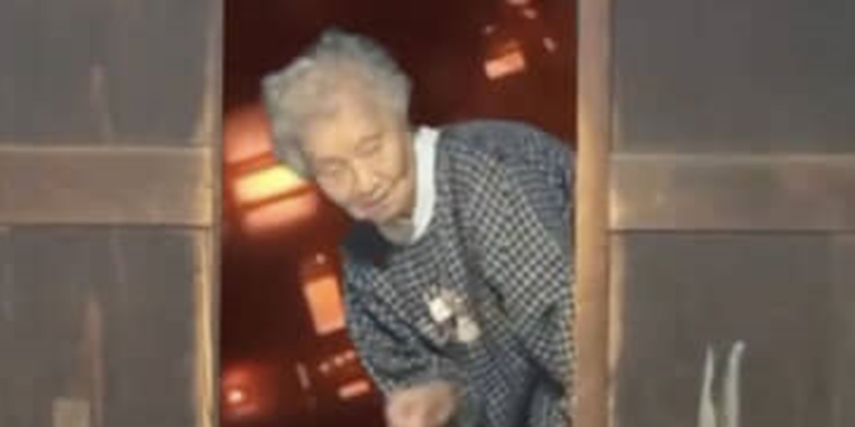 100歳おばあちゃん「仏壇にお参り」→木魚が“鬼舞辻無惨の首”にすり替わっていた結果……“予想外の反応”に「声出た」「リアクションwww」「めっちゃ笑った」（1/2） | ライフスタイル ねとらぼ