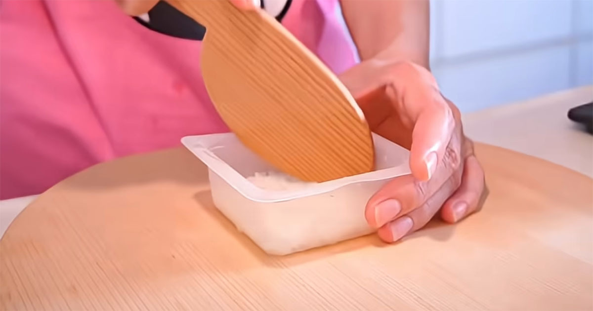 豆腐の空きパック→ご飯と海苔をギュッと詰めたら……　まさかの“アイデア料理”に「これならOK」「華やか」「来客に使える」（1/3） | グルメ ねとらぼ