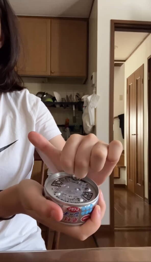 「パカッ」またベラちゃんは現れない