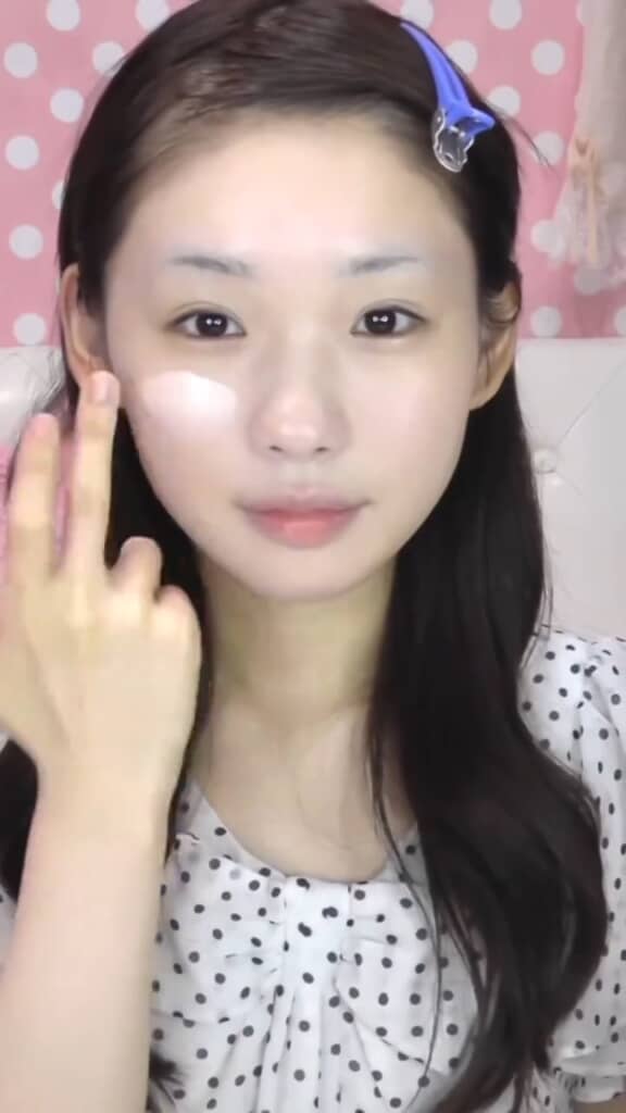 まずは下地から