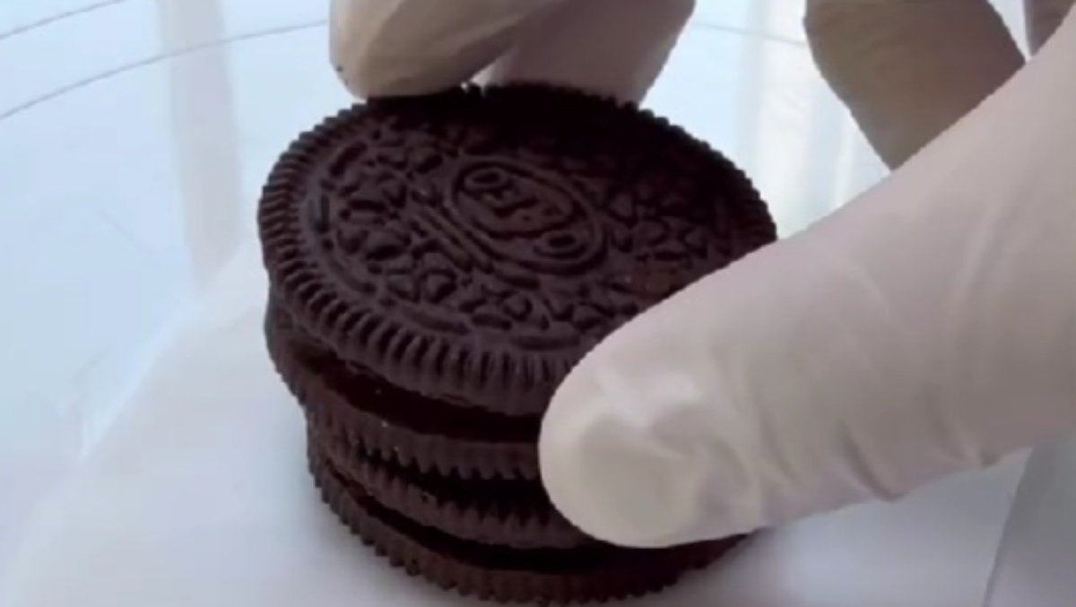 オレオを2枚重ねていくと……「これはとてもかわいい..」　クリスマスにもピッタリな完成に「最高」「子どもと一緒に作るのも楽しそう」【海外】（1/3） | ライフスタイル ねとらぼ