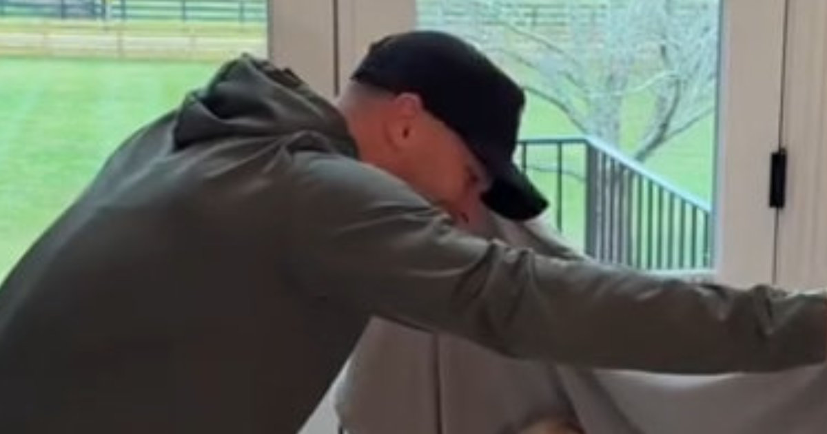 ママがお出掛け→三つ子が泣かないようにパパが……　3800万再生の“かわいい作戦”に「よくやった」「最高だよ」【海外】（1/2） | 育児 ねとらぼ