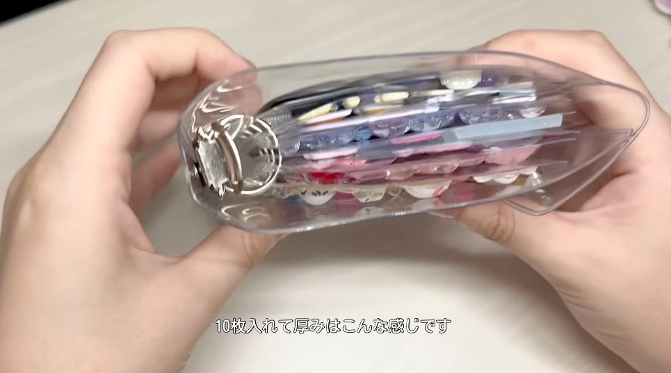 10枚分のリフィルにシールを貼った厚み