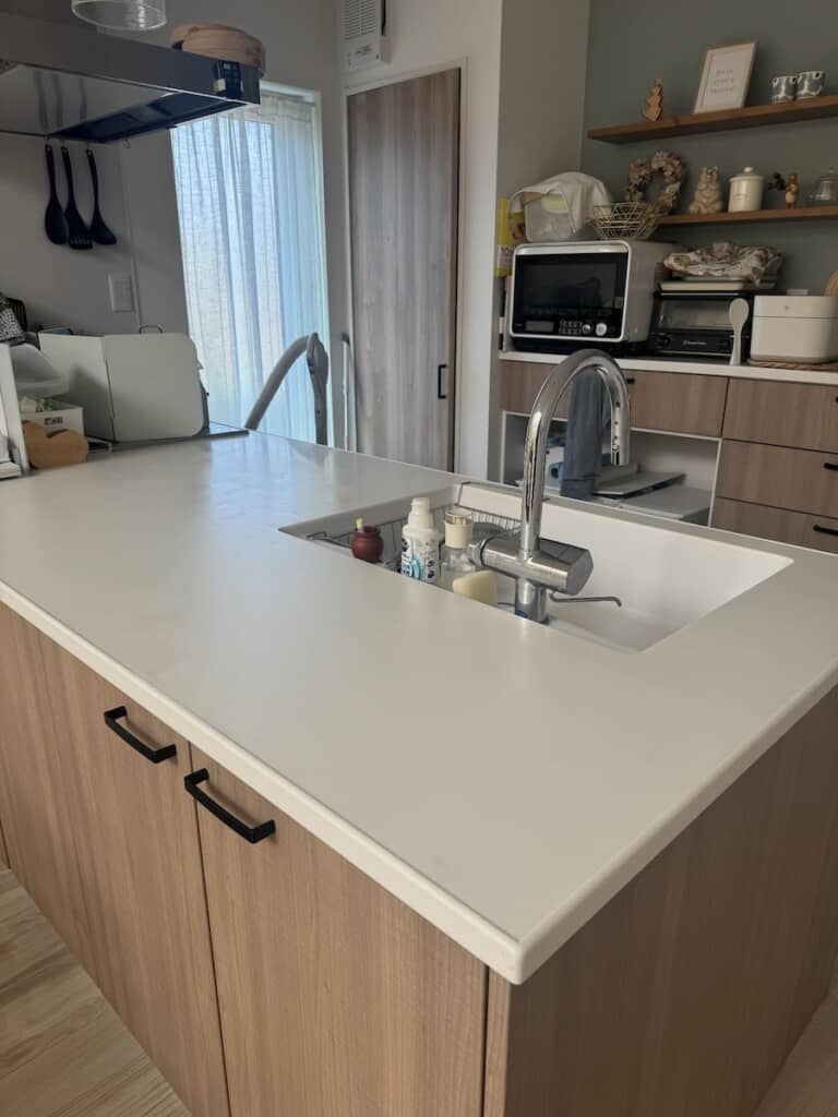 しっかり整理整とんされた、料理しやすそうなキッチン