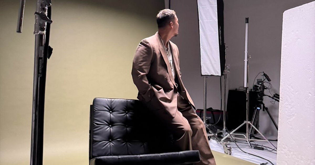 中田翔、メガネ＆オシャレスーツ着こなすモデル姿で「違う人に見えまし