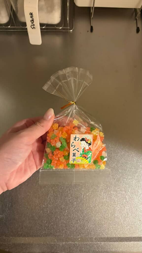 砂糖と一緒に入れるなら昔ながらの金平糖が良さそう