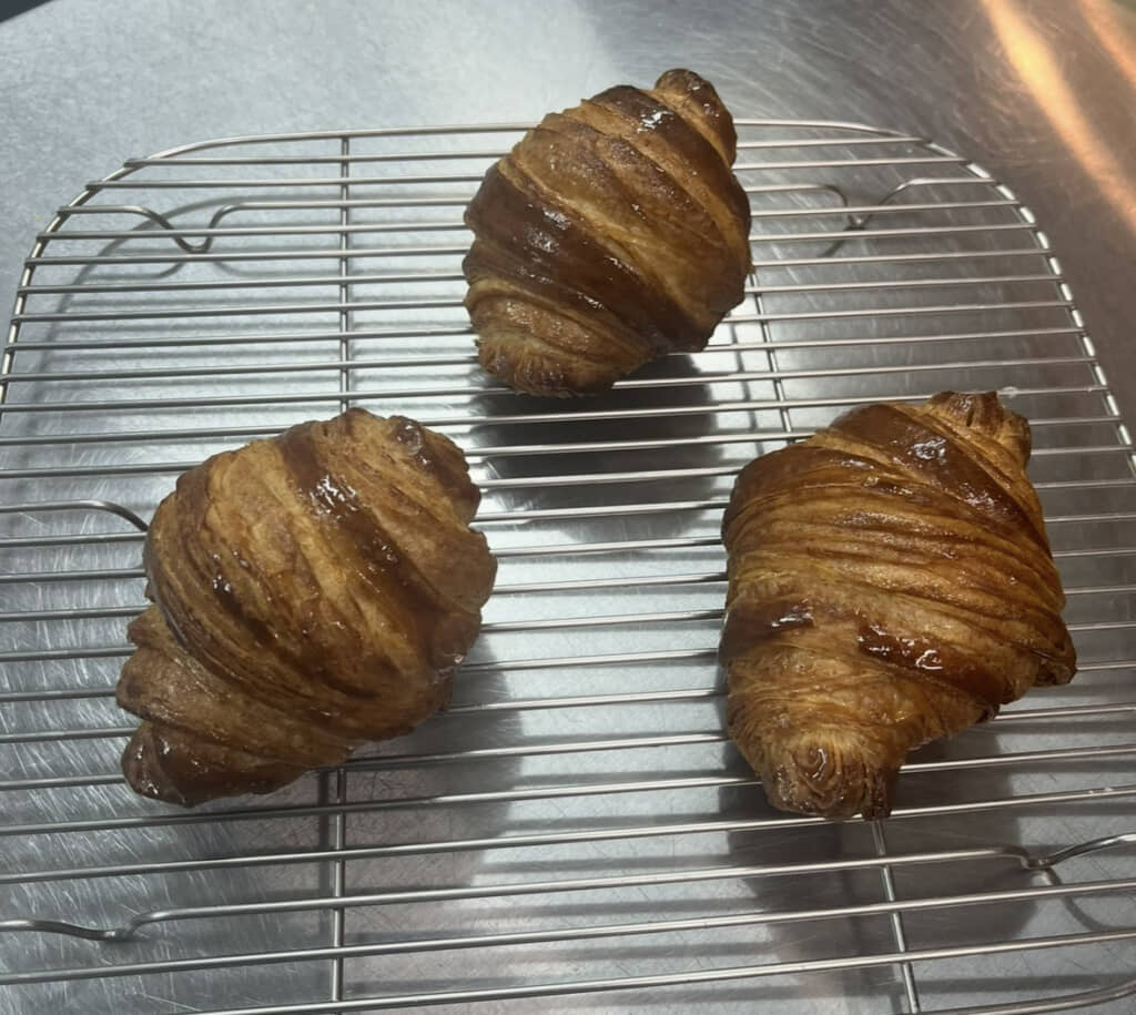 充分おいしそうなクロワッサンですが……