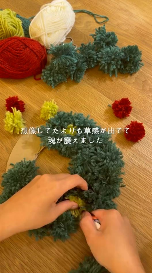 段ボールに貼り付けていく