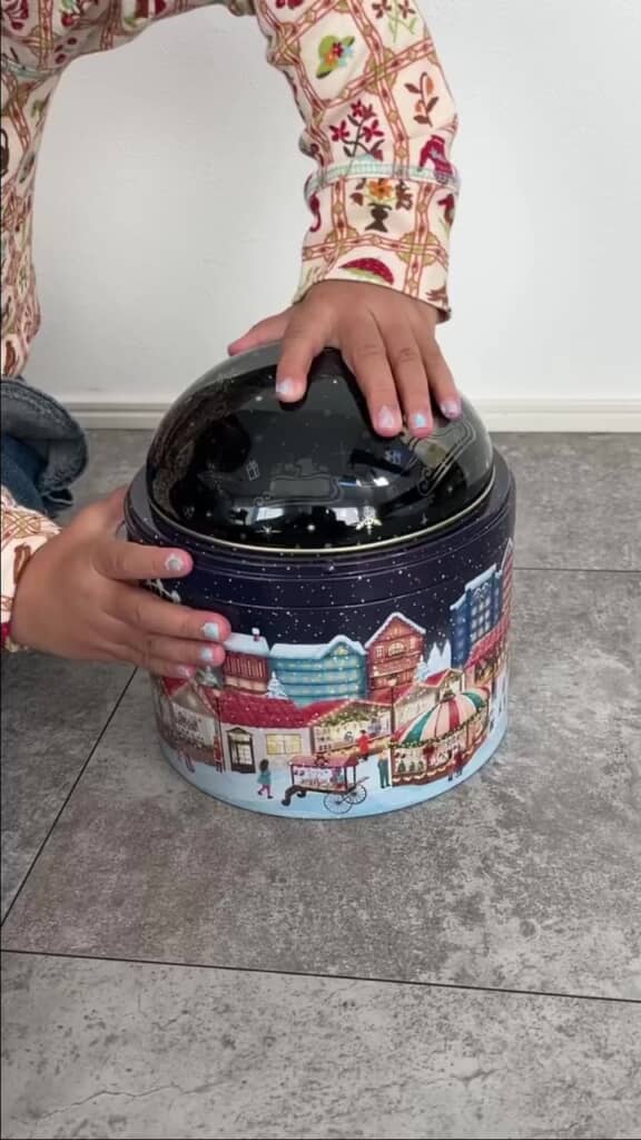 小さな手でつかみ