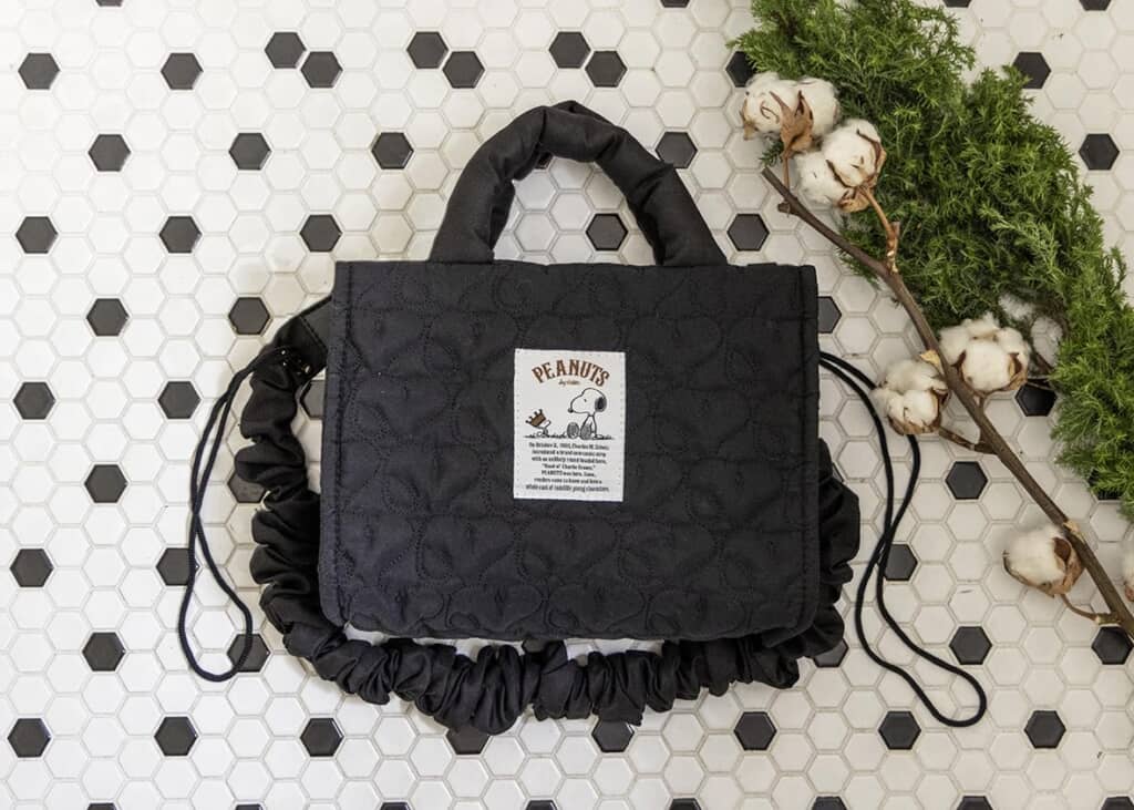 SNOOPY 2WAY QUILTING BAG スヌーピーがいっぱい！ 軽量キルティングバッグ BOOK
