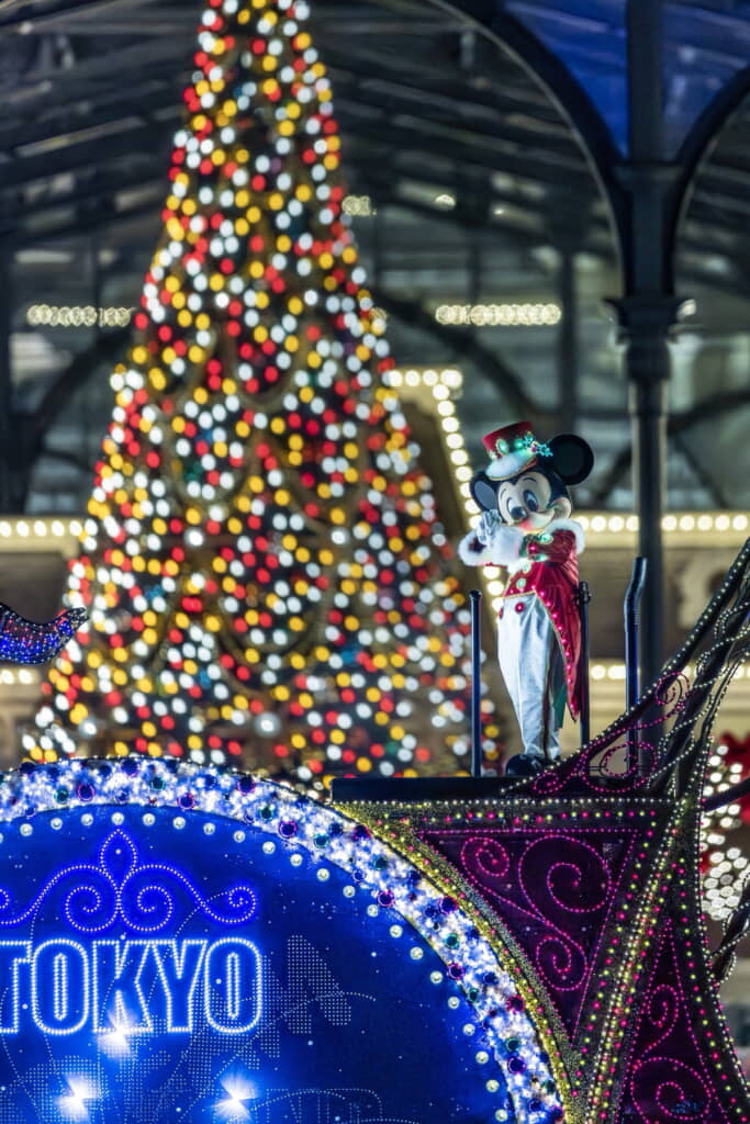 ツリーをぼやけさせ、ミッキーは鮮明に