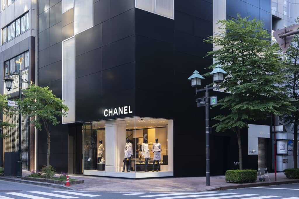 シャネルのコスメカウンターに行ったら……？（イメージ画像／出典：PIXTA）