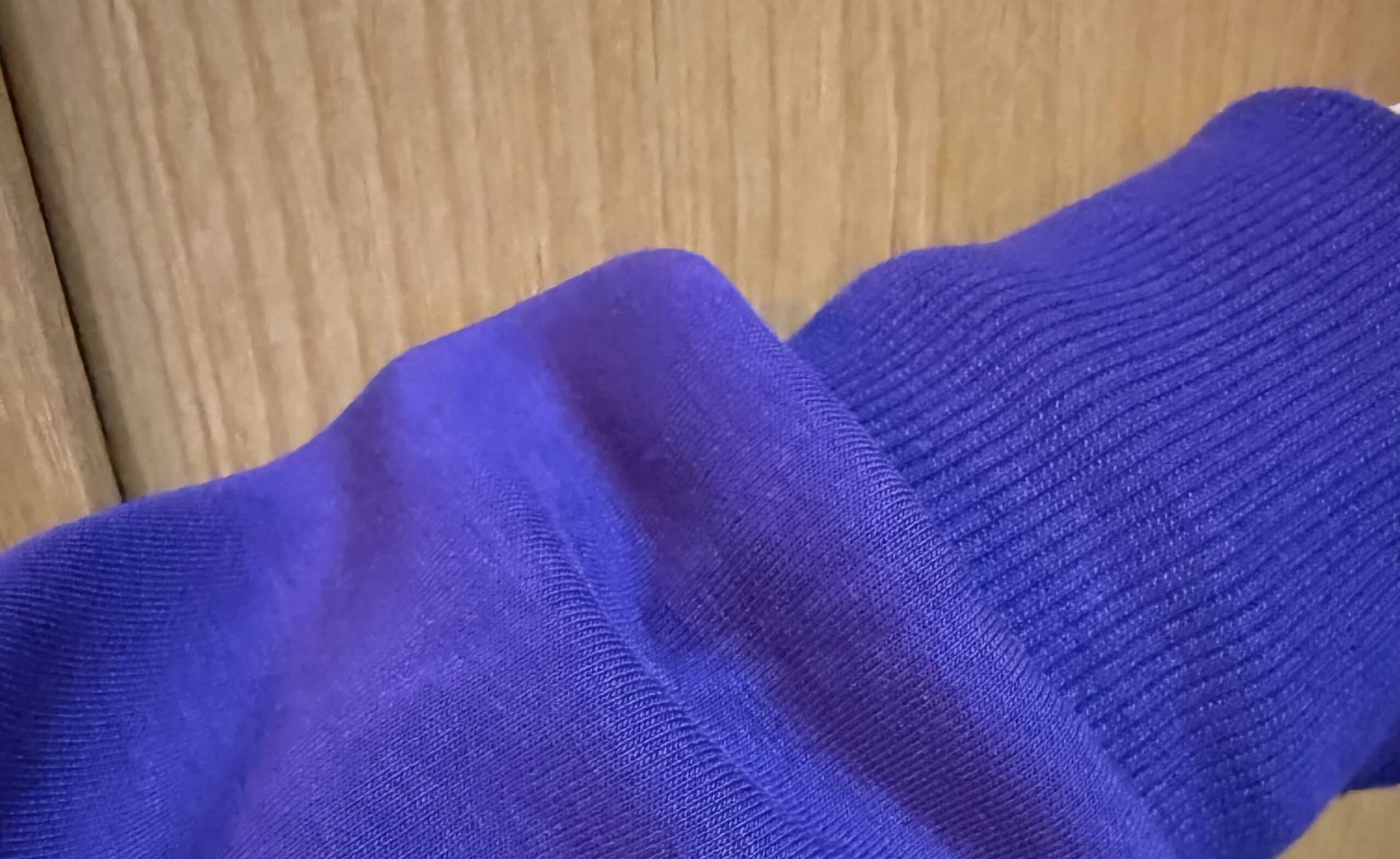 仕事から帰宅→着替えようとしたら……「あれ?」 腕についていた“まさかの生き物”に「冬眠する場所間違えちゃった?」(1/2) | その他生き物 ねとらぼ