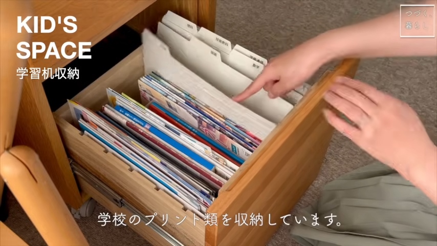 「発砲ポリプロピレン個別フォルダ　A4用 4枚組」と「スチロール仕切りスタンド」